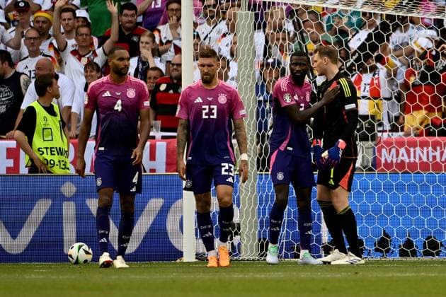 19.06.2024, xpsx, Fussball EM 2024, Deutschland - Ungarn emspor, v.l. Jonathan Tah (Deutsche Fussball Nationalmannschaft DFB) Robert Andrich (Deutsche Fussball Nationalmannschaft DFB) Antonio Rüdiger (Deutsche Fussball Nationalmannschaft DFB) Manuel Neuer (Deutsche Fussball Nationalmannschaft DFB) (DFL DFB REGULATIONS PROHIBIT ANY USE OF PHOTOGRAPHS as IMAGE SEQUENCES and or QUASI-VIDEO) Stuttgart