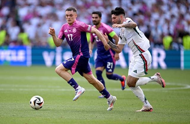 Fussball Euro 2024 Gruppe A 19.06.2024 Deutschland - Ungarn Florian Wirtz (li, Deutschland) gegen Dominik Szoboszlai (re, Ungarn)