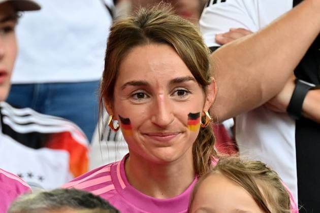19.06.2024, xjrdrx, Fussball EM 2024, Deutschland - Ungarn emspor, v.l. Lena Wurzenberger Freundin von Trainer Julian Nagelsmann (Deutsche Fussball Nationalmannschaft DFB) (DFL DFB REGULATIONS PROHIBIT ANY USE OF PHOTOGRAPHS as IMAGE SEQUENCES and or QUASI-VIDEO) Stuttgart