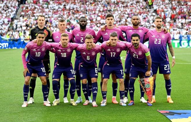 Fussball Euro 2024 Gruppe A 19.06.2024 Deutschland - Ungarn Deutschland Teamfoto, von oben links, Torwart Manuel Neuer, Toni Kroos, Antonio Ruediger, Kai Havertz, Jonathan Tah, Robert Andrich, von links unten, Jamal Musiala , Maximilian Mittelstaedt, Joshua Kimmich, Florian Wirtz , Ilkay Guendogan