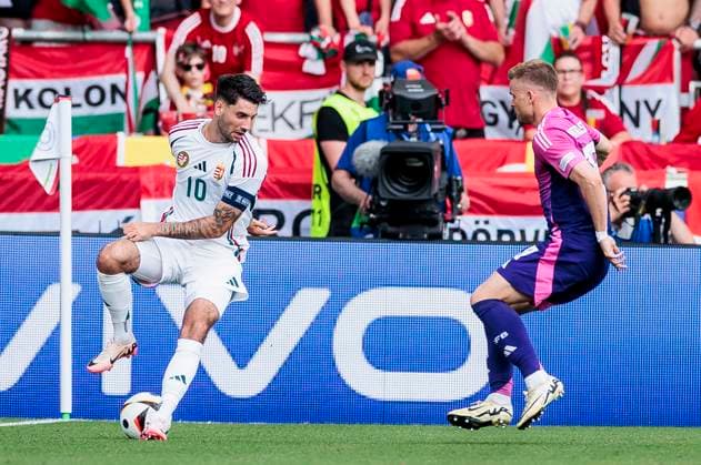 UEFA EURO 2024: Deutschland - Ungarn; 19.06.2024 Dominik Szoboszlai (Ungarn, 10), Maximilian Mittelstädt (Deutschland, 18). UEFA EURO 2024: Deutschland - Ungarn; Stuttgart Arena, Stuttgart am 19.06.2024 Copyright: xBEAUTIFULxSPORTS Wunderlx