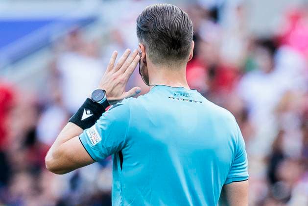 UEFA EURO 2024: Deutschland - Ungarn; 19.06.2024 Danny Makkelie erkennt das Tor der Ungarn ab. UEFA EURO 2024: Deutschland - Ungarn; Stuttgart Arena, Stuttgart am 19.06.2024 Copyright: xBEAUTIFULxSPORTS Wunderlx