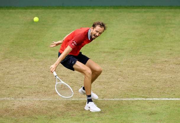 photo : der an Nummer 3 gesetzte Daniil MEDVEDEV verliert in 3 Sätzen gegen Zhizhen ZHANG (CHN) Tennis-Turnier Terra Wortmann Cup im Gerry Weber Sportpark (OWL-Arena) in Halle Westfalen Mi. 19.06.2024