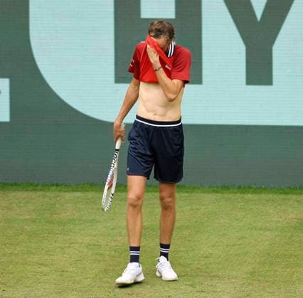 photo : der an Nummer 3 gesetzte Daniil MEDVEDEV verliert in 3 Sätzen gegen Zhizhen ZHANG (CHN) Tennis-Turnier Terra Wortmann Cup im Gerry Weber Sportpark (OWL-Arena) in Halle Westfalen Mi. 19.06.2024