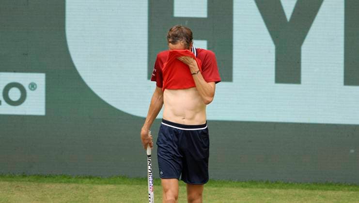 photo : der an Nummer 3 gesetzte Daniil MEDVEDEV verliert in 3 Sätzen gegen Zhizhen ZHANG (CHN) Tennis-Turnier Terra Wortmann Cup im Gerry Weber Sportpark (OWL-Arena) in Halle Westfalen Mi. 19.06.2024