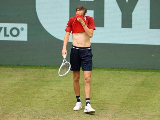 photo : der an Nummer 3 gesetzte Daniil MEDVEDEV verliert in 3 Sätzen gegen Zhizhen ZHANG (CHN) Tennis-Turnier Terra Wortmann Cup im Gerry Weber Sportpark (OWL-Arena) in Halle Westfalen Mi. 19.06.2024