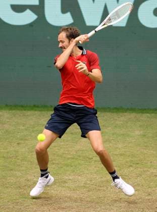photo : der an Nummer 3 gesetzte Daniil MEDVEDEV verliert in 3 Sätzen gegen Zhizhen ZHANG (CHN) Tennis-Turnier Terra Wortmann Cup im Gerry Weber Sportpark (OWL-Arena) in Halle Westfalen Mi. 19.06.2024