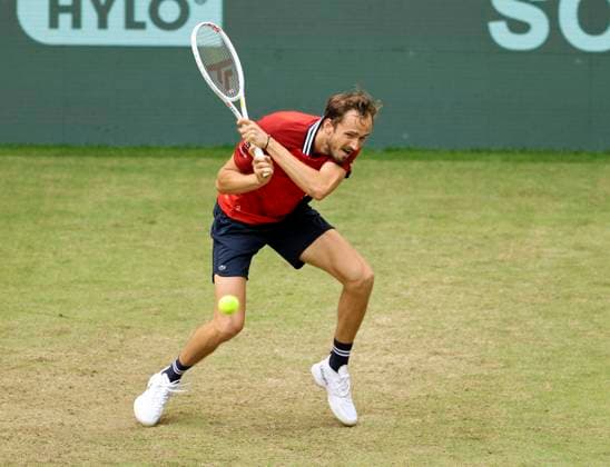 photo : der an Nummer 3 gesetzte Daniil MEDVEDEV verliert in 3 Sätzen gegen Zhizhen ZHANG (CHN) Tennis-Turnier Terra Wortmann Cup im Gerry Weber Sportpark (OWL-Arena) in Halle Westfalen Mi. 19.06.2024