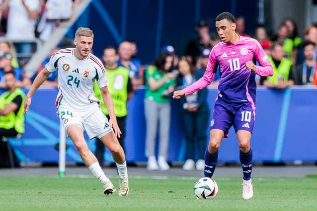 UEFA EURO 2024: Deutschland - Ungarn; 19.06.2024 Jamal Musiala (Deutschland, 10), Marton Dardai (Ungarn, 24). UEFA EURO 2024: Deutschland - Ungarn; Stuttgart Arena, Stuttgart am 19.06.2024 Copyright: xBEAUTIFULxSPORTS Wunderlx