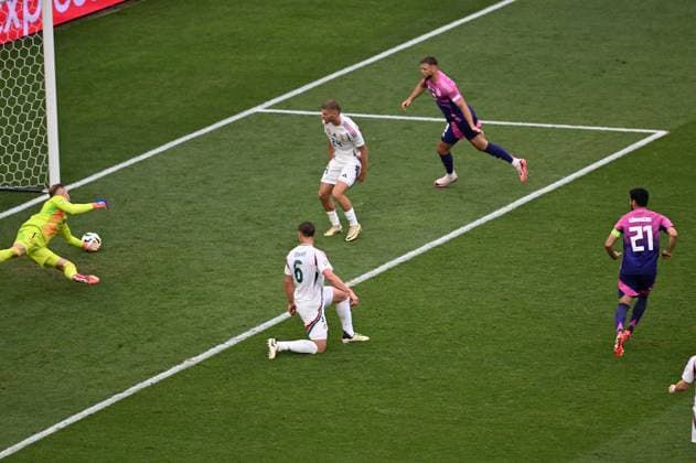 RECORD DATE NOT STATED 19.06.2024, xjhx, Fussball EM 2024, Deutschland - Ungarn emspor, v.l. Peter Gulacsi (Ungarn), Ilkay Gündogan (Deutsche Fussball Nationalmannschaft DFB) Goal scored, erziehlt das Tor zum 2:0 (UEFA REGULATIONS PROHIBIT ANY USE OF PHOTOGRAPHS as IMAGE SEQUENCES and or QUASI-VIDEO) Stuttgart