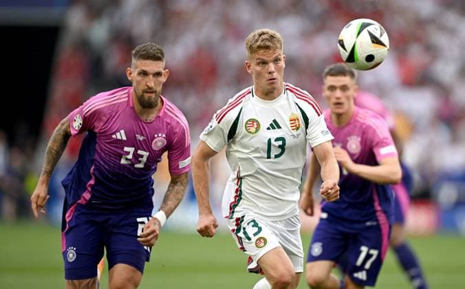 Fussball Euro 2024 Gruppe A 19.06.2024 Deutschland - Ungarn Robert Andrich (li, Deutschland) gegen Andras Schaefer (re, Ungarn)