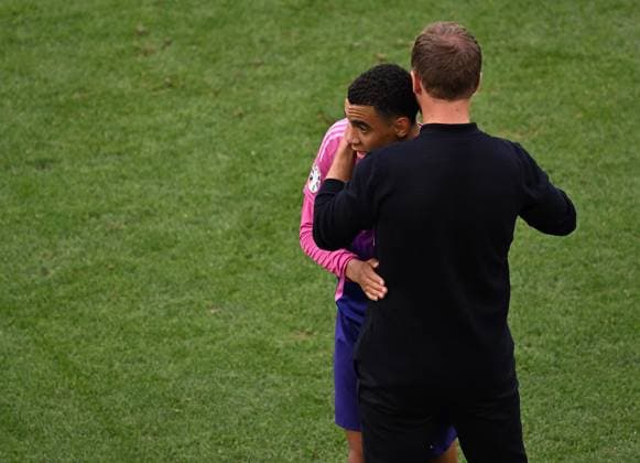 19.06.2024, xjhx, Fussball EM 2024, Deutschland - Ungarn emspor, v.l. Jamal Musiala (Deutsche Fussball Nationalmannschaft DFB), Trainer Julian Nagelsmann (Deutsche Fussball Nationalmannschaft DFB) (UEFA REGULATIONS PROHIBIT ANY USE OF PHOTOGRAPHS as IMAGE SEQUENCES and or QUASI-VIDEO) Stuttgart