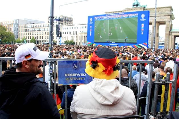 DEU, FIFA, EM-2024, Fanmeile, Brandenburger Tor, 19.06.2024, Brandenburger Tor, Berlin, DEU, FIFA, EM-2024, Fanmeile, Brandenburger Tor, im Bild Foto: Juergen Engler nordphoto GmbH