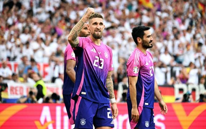 Fussball, Europameisterschaft, EURO 2024, Gruppe A, MHP-Arena Stuttgart: Deutschland - Ungarn; Jubel Ilkay Gündogan (GER) nach seinem Tor zum 2:0, zusammen mit Robert Andrich (GER). Jubel, Freude, Aktion.