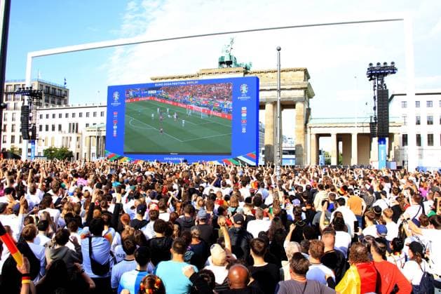 DEU, FIFA, EM-2024, Fanmeile, Brandenburger Tor, 19.06.2024, Brandenburger Tor, Berlin, DEU, FIFA, EM-2024, Fanmeile, Brandenburger Tor, im Bild Foto: Juergen Engler nordphoto GmbH