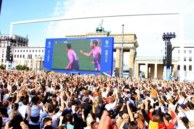 DEU, FIFA, EM-2024, Fanmeile, Brandenburger Tor, 19.06.2024, Brandenburger Tor, Berlin, DEU, FIFA, EM-2024, Fanmeile, Brandenburger Tor, im Bild Foto: Juergen Engler nordphoto GmbH