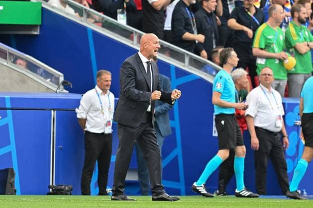 19.06.2024, xsltx, Fussball EM 2024, Deutschland - Ungarn emspor, v.l. Marco Rossi (Ungarn, Trainer) gibt Anweisungen, gestikuliert mit den Armen, gesticulate, gives instructions (DFL DFB REGULATIONS PROHIBIT ANY USE OF PHOTOGRAPHS as IMAGE SEQUENCES and or QUASI-VIDEO) Stuttgart