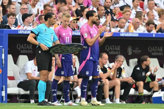 19.06.2024, xsltx, Fussball EM 2024, Deutschland - Ungarn emspor, v.l. Chris Fuehrich (Führich, Deutschland, 11), Emre Can (Deutschland, 25) Einwechslung, Wechsel (DFL DFB REGULATIONS PROHIBIT ANY USE OF PHOTOGRAPHS as IMAGE SEQUENCES and or QUASI-VIDEO) Stuttgart