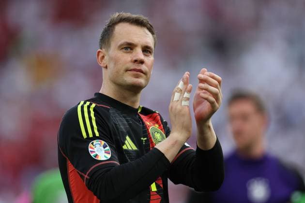Sport Bilder des Tages Stuttgart, Arena Stuttgart Wednesday, June 19, 2024 UEFA EURO, EM, Europameisterschaft,Fussball 2024 Germany, Group A stage Matchday 2 Group A Germany - Hungary, goalkeeper, Torwart Manuel Neuer (Germany) bedankt sich bei den Fans, bedanken, Dank. Mannschaft nach dem Spiel, after the match bedankt sich bei den Fans, applauds the fans *** Stuttgart, Arena Stuttgart Wednesday, June 19, 2024 UEFA EURO 2024 Germany, Group A stage Matchday 2 Group A Germany Hungary, goalkeeper, goalkeeper Manuel Neuer Germany thanks the fans, thanks, thanks team after the match, after the match thanks the fans, applauds the fans Copyright: JoaquimxFerreira