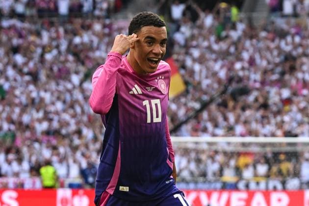 Torjubel - Torschütze Jamal Musiala (Deutschland,10) trifft zum 1-0 - Fussball, Herren, Saison 2023 24, Euro 20204 Gruppe A (2. Spieltag) in Stuttgart, Deutschland - Ungarn, v. l. , 19.06. 2024, Copyright: xMatthiasxKochx