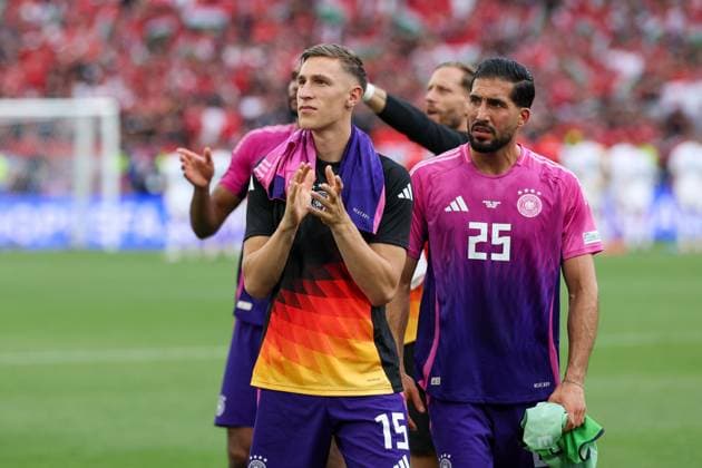 Schlussjubel der Mannschaft, Nico Schlotterbeck 15 (Deutschland), Emre Can 25 (Deutschland), Deutschland vs. Ungarn, Fussball, UEFA EURO, EM, Europameisterschaft,Fussball 2024, Gruppenphase, 2. Spieltag, 19.06.2024 Stuttgart Baden-Wuerttemberg Deutschland