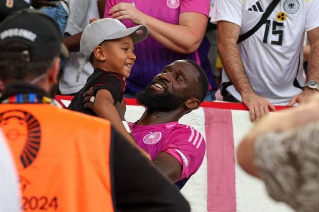 Antonio Ruediger 2 (Deutschland) mit seinem Sohn, Deutschland vs. Ungarn, Fussball, UEFA EURO, EM, Europameisterschaft,Fussball 2024, Gruppenphase, 2. Spieltag, 19.06.2024 Stuttgart Baden-Wuerttemberg Deutschland