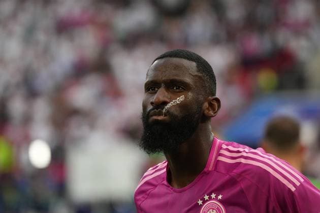 GER, EM UEFA 2024, Group A, Germany vs Hungary 19.06.2024, Stuttgart Arena, Stuttgart, GER, EM UEFA 2024, Group A, Germany vs Hungary, im Bild Die deutsche Mannschaft freut sich über den Sieg, Antonio Rüdiger (Germany) mit Zahnschutz.