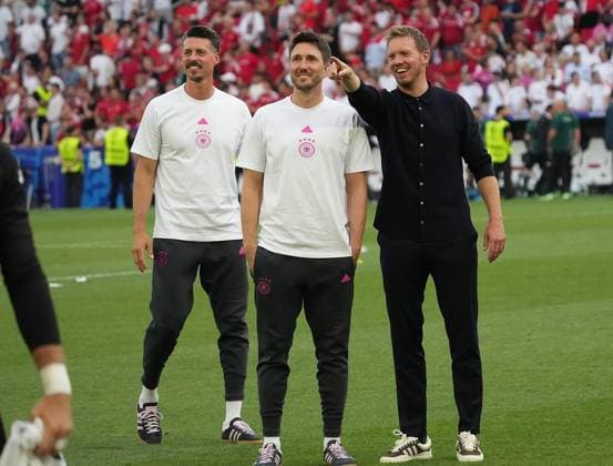 19.06.2024, Stuttgart Arena, Stuttgart, GER, EM UEFA 2024, Group A, Germany vs Hungary, im Bild Die deutsche Mannschaft freut sich über den Sieg, Trainer Julian Nagelsmann (Germany) Defodi-506_20240619_hbr_5608