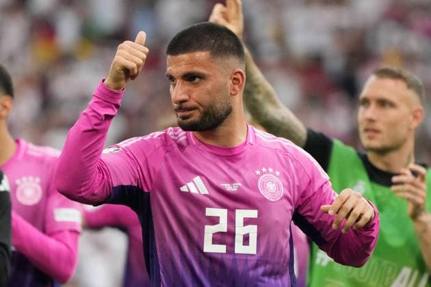 Deniz Undav (Deutschland Germany, 26) zeigt Thumbs up - Stuttgart 19.06.2024: Deutschland vs. Ungarn, EURO2024, Gruppe A, M14, EM-Arena Stuttgart