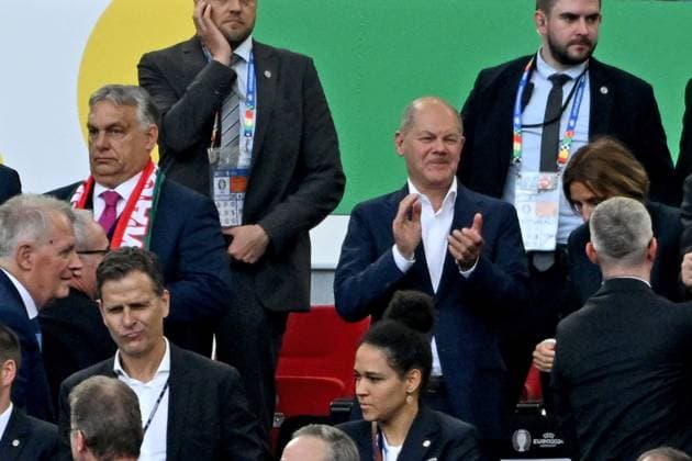 19.06.2024, xpsx, Fussball EM 2024, Deutschland - Ungarn emspor, v.l. Ministerpräsident von Ungarn Viktor Orban Bundeskanzler Olaf Scholz (DFL DFB REGULATIONS PROHIBIT ANY USE OF PHOTOGRAPHS as IMAGE SEQUENCES and or QUASI-VIDEO) Stuttgart