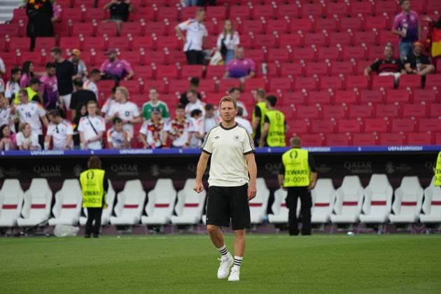 Bundestrainer Julian Nagelsmann (Deutschland Germany) besucht nach dem Spiel seine Freundin Lena Wurzenberger und klatscht mit Fans auf der Tribüne ab - Stuttgart 19.06.2024: Deutschland vs. Ungarn, EURO2024, Gruppe A, M14, EM-Arena Stuttgart