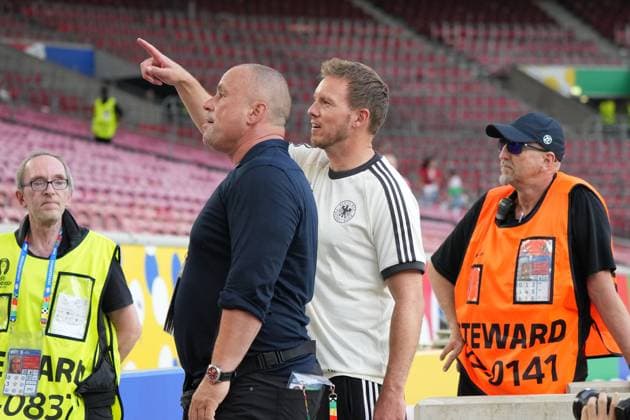 Bundestrainer Julian Nagelsmann (Deutschland Germany) besucht nach dem Spiel seine Freundin Lena Wurzenberger und klatscht mit Fans auf der Tribüne ab - Stuttgart 19.06.2024: Deutschland vs. Ungarn, EURO2024, Gruppe A, M14, EM-Arena Stuttgart