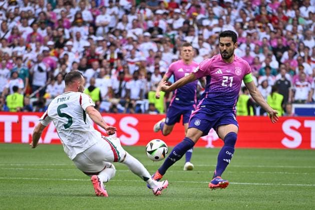 19.06.2024, xsltx, Fussball EM 2024, Deutschland - Ungarn emspor, v.l. Attila Fiola (Ungarn, 5), Ilkay Guendogan (Gündogan, Deutschland, 21) Zweikampf, Duell, Kampf, tackle (DFL DFB REGULATIONS PROHIBIT ANY USE OF PHOTOGRAPHS as IMAGE SEQUENCES and or QUASI-VIDEO) Stuttgart