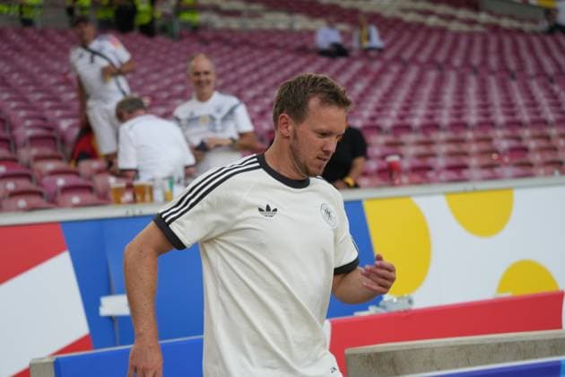 Bundestrainer Julian Nagelsmann (Deutschland Germany) besucht nach dem Spiel seine Freundin Lena Wurzenberger und klatscht mit Fans auf der Tribüne ab - Stuttgart 19.06.2024: Deutschland vs. Ungarn, EURO2024, Gruppe A, M14, EM-Arena Stuttgart