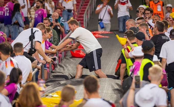 Stuttgart, Germany. 19th Jun 2024. Final jubilation by Trainer Julian Nagelsmann with his girlfriend Lena Wurzenberger (Deutschland) Germany - Hungary Deutschland - Ungarn 19.06.2024