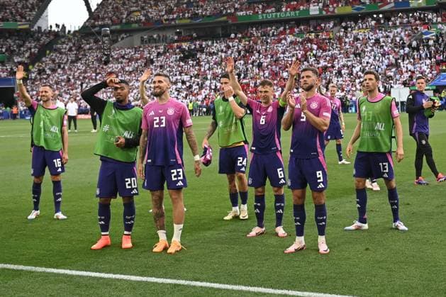 19.06.2024, xscotx, Fussball EM 2024, Deutschland - Ungarn, emspor, v.l. Benjamin Henrichs (Deutschland, 20), Robert Andrich (Deutschland, 23), Joshua Kimmich (Deutschland, 6), Niclas Fuellkrug (Füllkrug, Deutschland, 9), Thomas Mueller (Müller, Deutschland, 13) Jubel ueber den Sieg, Jubel nach Spielende Stuttgart
