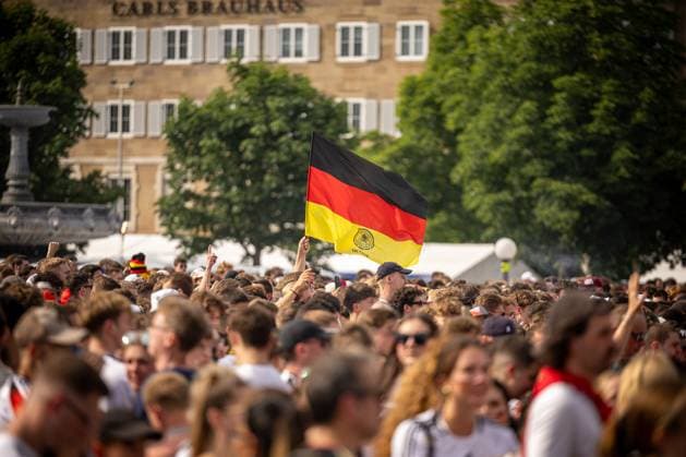 Fans der deutschen Nationalmannschaft jubeln und Feiern beim Fanfest mit Public Viewing auf dem Stuttgarter Schlossplatz beim zweiten Gruppenspiel gegen Ungarn. Stuttgart, EURO2024 Fanfest Schlossplatz, 19.06.2024 Stuttgart Copyright: xDennisxDuddek xEibnerxPressefotox EP_DDK