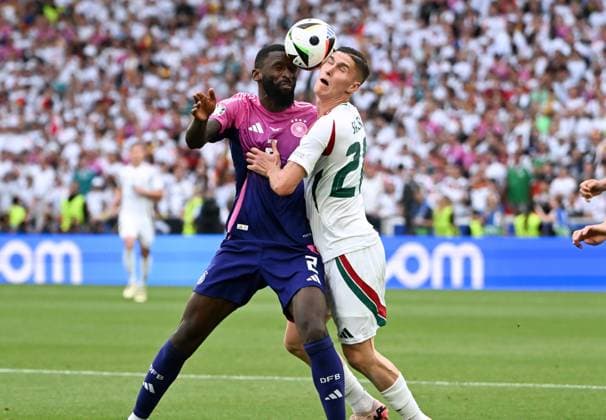 Antonio Rüdiger (Deutschland), Roland Sallai (Ungarn), v.li. 19.06.2024, Fussball Europameisterschaft 2024, Vorrunde, 2. Spieltag Deutschland - Ungarn 2:0 Stuttgart MHP Arena Baden-Württemberg Deutschland