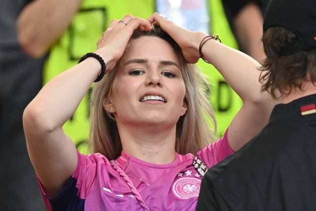 19.06.2024, xjrdrx, Fussball EM 2024, Deutschland - Ungarn emspor, v.l. Anika (Bissel) Neuer Frau von Manuel Neuer (Deutsche Fussball Nationalmannschaft DFB) (DFL DFB REGULATIONS PROHIBIT ANY USE OF PHOTOGRAPHS as IMAGE SEQUENCES and or QUASI-VIDEO) Stuttgart