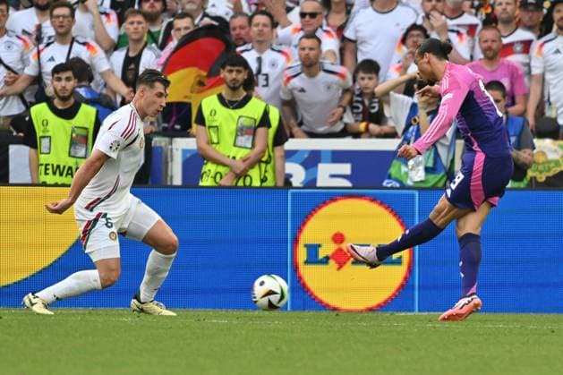 19.06.2024, xsltx, Fussball EM 2024, Deutschland - Ungarn emspor, v.l. Willi Orban (Ungarn, 6), Leroy Sane (Deutschland, 19) schiesst den Ball aufs Tor, Torschuss, Schuss (DFL DFB REGULATIONS PROHIBIT ANY USE OF PHOTOGRAPHS as IMAGE SEQUENCES and or QUASI-VIDEO) Stuttgart