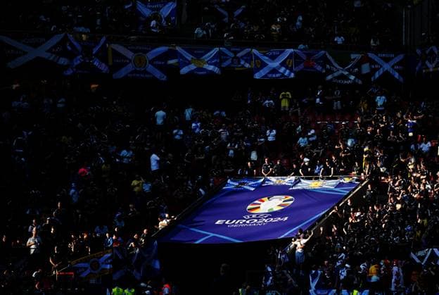 Fußball EURO 2024 Scotland - Switzerland 8711900 19.06.2024 Fans wait before the UEFA EURO, EM, Europameisterschaft,Fussball 2024 Group A soccer match between Scotland and Switzerland at the Cologne Stadium in Cologne, Germany. Alexey Filippov Sputnik Cologne Germany  Copyright: xAlexeyxFilippovx