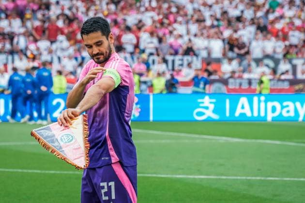EURO 2024 - Matchday 2, Group A: Germany vs. Hungary Captain Ilkay Gundogan fixes his armband before the EURO 2024 Day 1, Group F match between Portugal and Czech Republic on 19 June 2024, at Stuttgart Arena, in Stuttgart, Germany Stuttgart Stuttgart Arena Germany Copyright: xAlexandraxFechetex _ADR0456