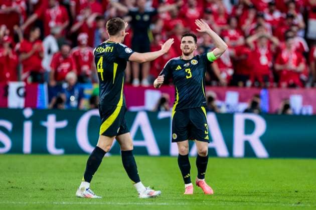 UEFA EURO, EM, Europameisterschaft,Fussball 2024: Schottland - Schweiz; 19.06.2024 Scott McTominay (Schottland, 4) und Andrew Robertson (Schottland, 3) jubeln nach dem Tor. UEFA EURO 2024: Schottland - Schweiz; Stadion Köln, Köln am 19.06.2024 Copyright: xBEAUTIFULxSPORTS Meuselx