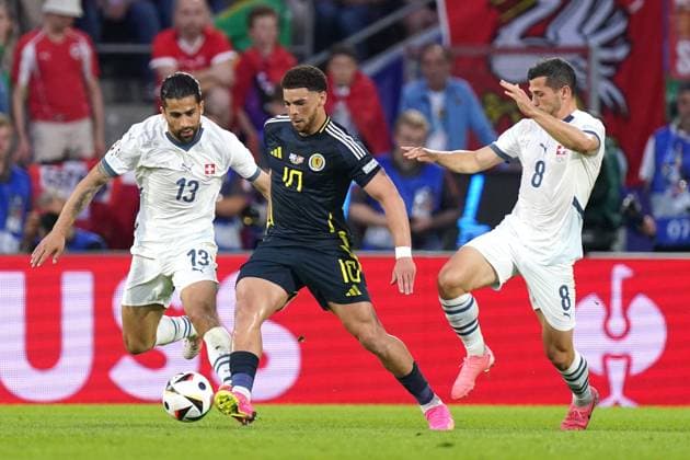 2024-06-19 Scotland v Switzerland - Group A - UEFA EURO, EM, Europameisterschaft,Fussball 2024 COLOGNE, GERMANY - JUNE 19: Che Adams of Scotland battles for the ball with Remo Freuler of Switzerland, Ricardo Ivan Rodriguez Araya of Switzerland during the Group A - UEFA EURO 2024 match between Scotland and Switzerland at Cologne Stadium on June 19, 2024 in Cologne, Germany. (Photo by Joris Verwijst BSR Agency) Cologne Germany Content not available for redistribution in The Netherlands directly or indirectly through any third parties. Copyright: xBSRxAgencyx