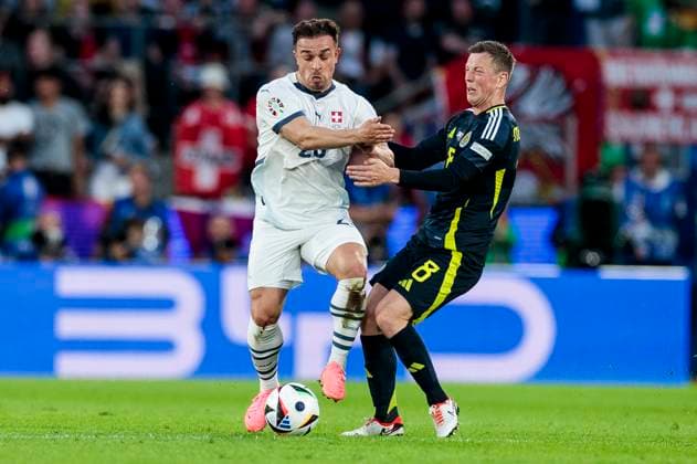 UEFA EURO, EM, Europameisterschaft,Fussball 2024: Schottland - Schweiz; 19.06.2024 Xherdan Shaqiri (Schweiz, 23), Callum McGregor (Schottland, 8). UEFA EURO 2024: Schottland - Schweiz; Stadion Köln, Köln am 19.06.2024 Copyright: xBEAUTIFULxSPORTS Meuselx
