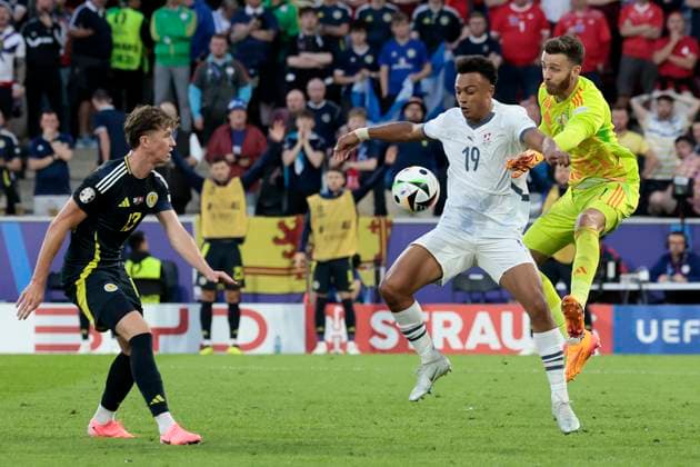 Scotland v Switzerland: Group A - UEFA EURO, EM, Europameisterschaft,Fussball 2024 Dan Ndoye of Switzerland and Angus Gunn, Goalkeeper of Scotland challenge during the UEFA EURO 2024 group stage match between Scotland and Switzerland at Cologne Stadium on June 19, 2024 in Cologne, Germany. Cologne Cologne Stadium Germany Germany Copyright: xRichardxSellers Sportsphoto APLx 14041518