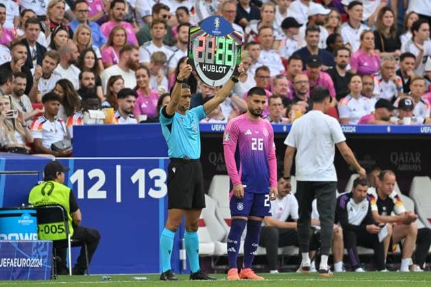 19.06.2024, xsltx, Fussball EM 2024, Deutschland - Ungarn emspor, v.l. Deniz Undav (Deutschland, 26) Einwechslung, Wechsel (DFL DFB REGULATIONS PROHIBIT ANY USE OF PHOTOGRAPHS as IMAGE SEQUENCES and or QUASI-VIDEO) Stuttgart