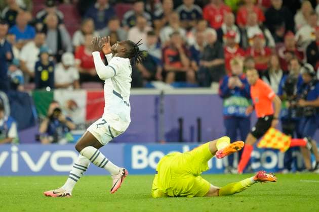 Scotland v Switzerland: Group A - UEFA EURO, EM, Europameisterschaft,Fussball 2024 Breel Embolo centre-forward of Switzerland and AS Monaco lament a failed occasion during the UEFA EURO 2024 group stage match between Scotland and Switzerland at Cologne Stadium on June 19, 2024 in Cologne, Germany. Cologne Germany  Copyright: xJosexBretonx originalFilename:breton-scotland240619_npnaw.jpg