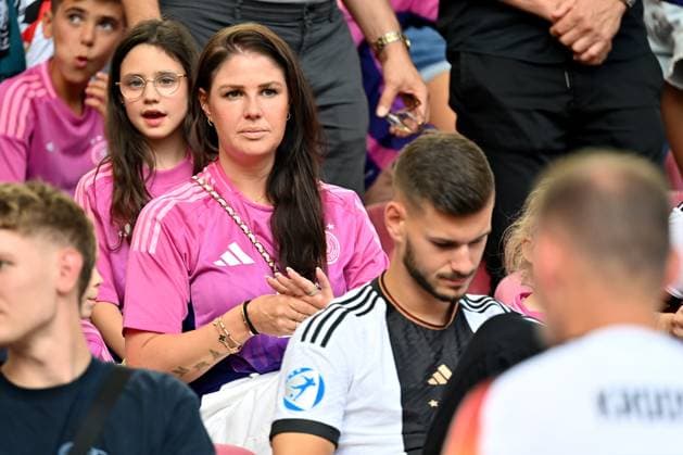 19.06.2024, xjrdrx, Fussball EM 2024, Deutschland - Ungarn emspor, v.l. Lina Kimmich, Ehefrau Frau von Joshua Kimmich (Deutsche Fussball Nationalmannschaft DFB) (DFL DFB REGULATIONS PROHIBIT ANY USE OF PHOTOGRAPHS as IMAGE SEQUENCES and or QUASI-VIDEO) Stuttgart