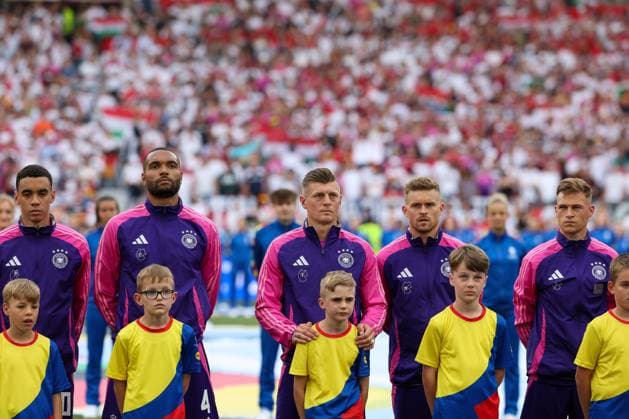 l-r: Jamal Musiala 10 (Deutschland), Jonathan Tah 4 (Deutschland), Toni Kross 8 (Deutschland), Maximilian Mittelstaedt 18 (Deutschland), Joshua Kimmich 6 (Deutschland), Deutschland vs. Ungarn, Fussball, UEFA EURO, EM, Europameisterschaft,Fussball 2024, Gruppenphase, 2. Spieltag, 19.06.2024 Stuttgart Baden-Wuerttemberg Deutschland